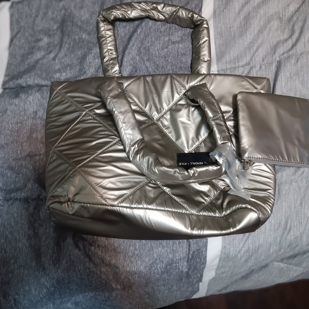 Purses - Picture 2 of 4